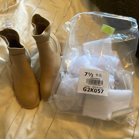 *NWT* Amazon Chelsea Chunky Block Heel Ankle Platform Booties / 7.5 / Tan - Picture 14 of 16